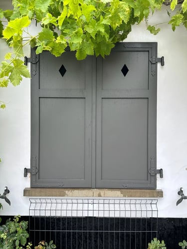 Volet double en bois gris
