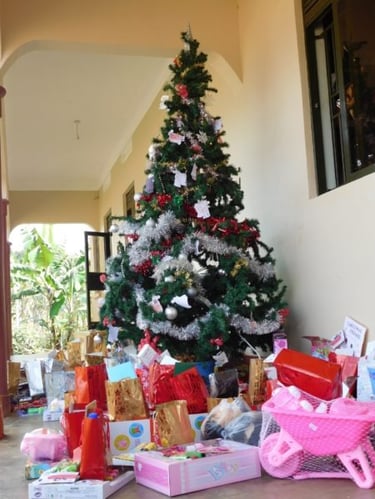 Foto von Weihnachtsbaum m mit Geschenken