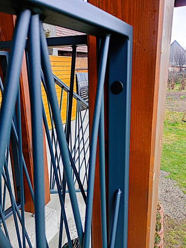 Modern fém, teraszkorlát az Arton Steel műhelyéből