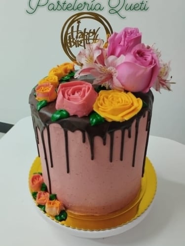 pasteleria queti torta alta flores frescas  chocolate baño