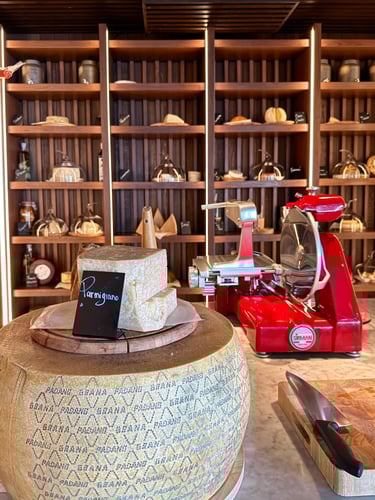 kudadoo maldives cheese room