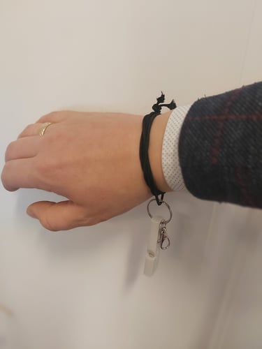 Help whistle on the hand