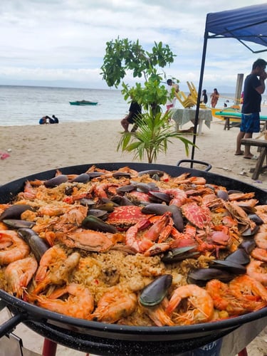 Seafood-Paella at lambug beach
