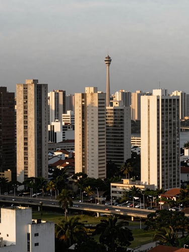 Vista aérea de Porto Alegre ao entardecer, com o Guaíba e a orla em destaque, mostrando o desenvolvimento urbano e a infraestrutura da cidade, com luz natural e tons desaturados, arquitetura moderna.