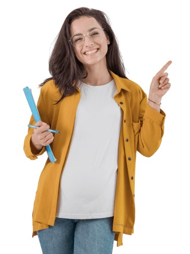 Estudiante con carpeta señalando