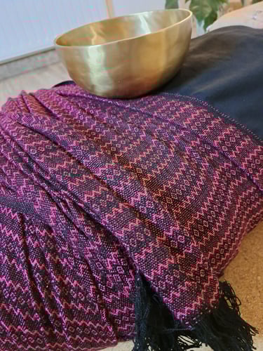 Echarpe et bol tibétain