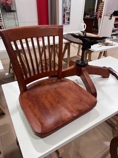 Pre-montaje silla J.C.Co antigua después de restauración. Tenerife.