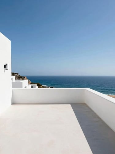 Terraço de moradia de luxo branca com vista para o Oceano Atlântico.