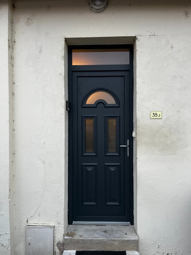 porte d'entrée neuve installée par lepezel fermetures