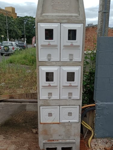 Poste de luz tres ou quatro medição trifasico bifasico monofasico