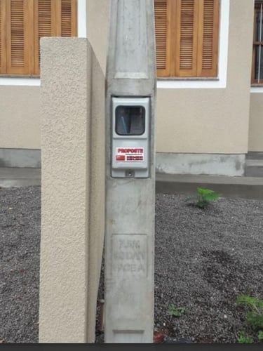 Poste de luz monofasico