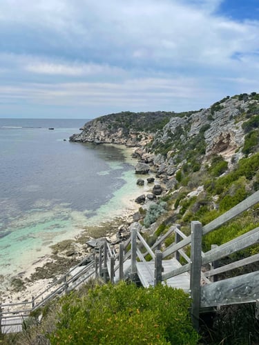Las escaleras de madera en Parker point en rottnest island