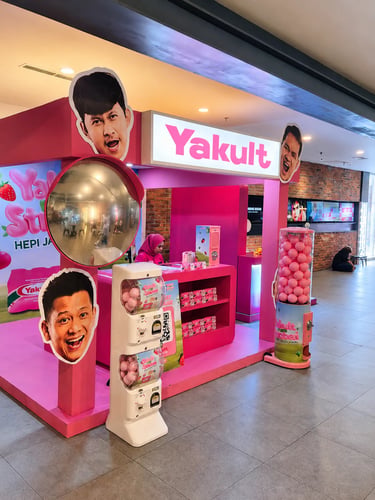 Gacha Yakult Come Pink di CGV Grand Indonesia untuk aktivasi brand interaktif