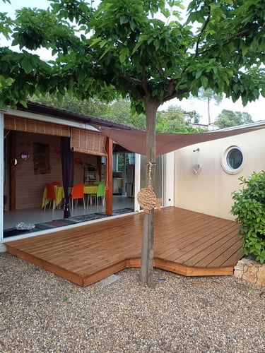 Terrasse posée sur plots Structure pin classe 4 protégé avec du saturateur