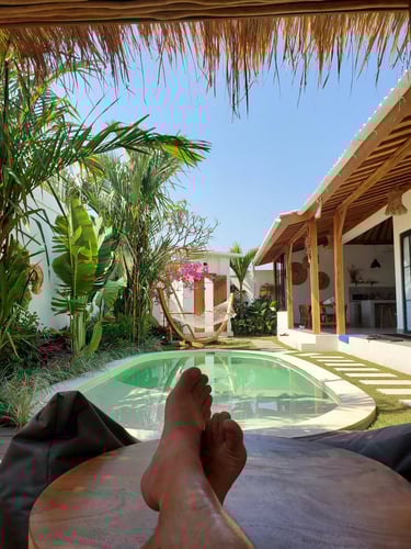 Relaxing view of a villa in Bali with swimming pool, quality villa construction in Bali