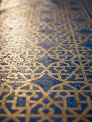 Abstract geometric pattern inspired by Islamic art, deep blue and gold tones, soft ambient light, wide shot with focus on intricate details, 35mm