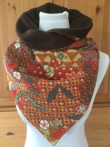 Comment fermer le col cache cou