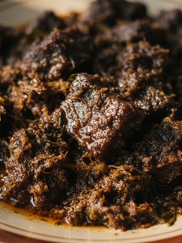 Close-up of dark caramelized Minang rendang glistening with rich coconut oil, warm side-light highlighting the beef textures, shallow depth of field, 35mm