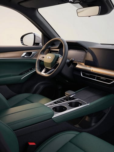 Gros plan élégant sur l'intérieur en cuir d'un SUV Bestune T55, tableau de bord moderne, lumière naturelle douce à travers la vitre, atmosphère de travail sereine pour passager d'affaires.