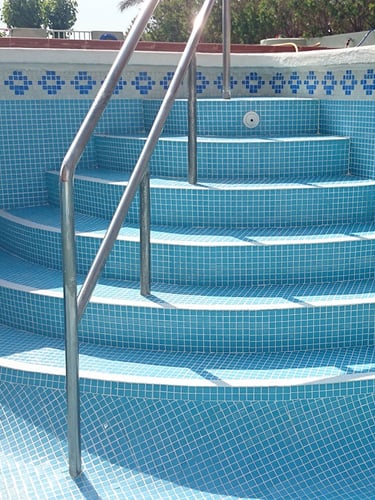 Somos una empresa especializada en reparación, restauración y renovación de piscinas de hormigón en 