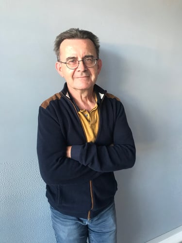 Portrait de Philippe LE GLOUET professeur de guitare de l’Association Musicale de Caudan