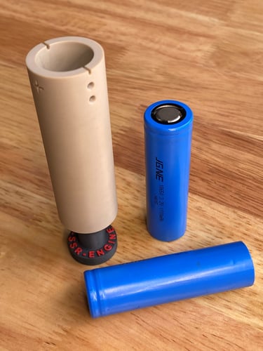 21700 Li-ion battery holder with two batteries