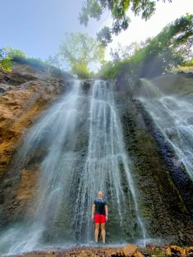 Destinasi wisata alam Jawa Timur yang rekomended adalah wisata Tumpak sewu dan gunung Bromo
