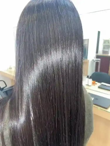 lissage bresilien des cheveux lisses