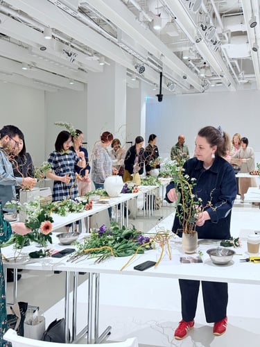 Hyakkō in bloom: flower arranging with exhibition ceramics