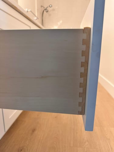 birtch dovetail system in a drawer