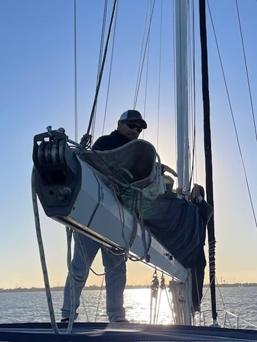 securing the main sail