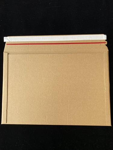 Cardboard shipping envelopes for flat goods