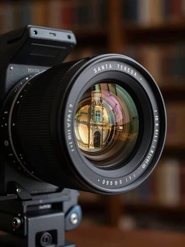 Close-up of a high-end cinematic camera lens reflecting the soft golden light of a historic library in Santa Teresa, dark background, shallow depth of field.
