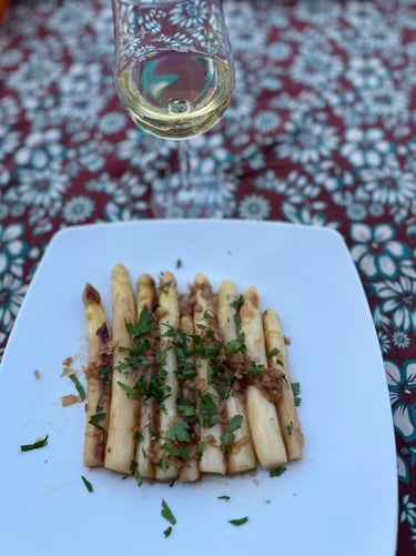 Asperges alsaciennes à la vigneronne chez Marmite &Papillote