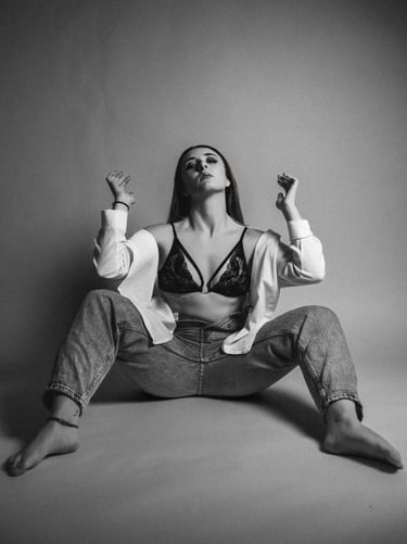 retrato femenino en blanco y negro de una sesion de fotos en granada por alex marley