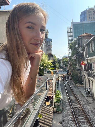 train street hanoi