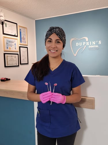 Especialista en diseño de sonrisa Duprins Lima - Carillas dentales, blanqueamiento dental y estética