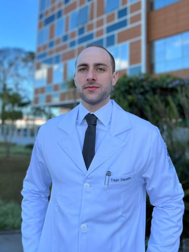 Dr Tiago Siqueira de jaleco