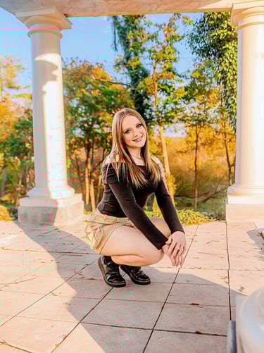 Lititz PA Senior pictures at Historic Shady Lane by a Lancaster PA senior picture photographer