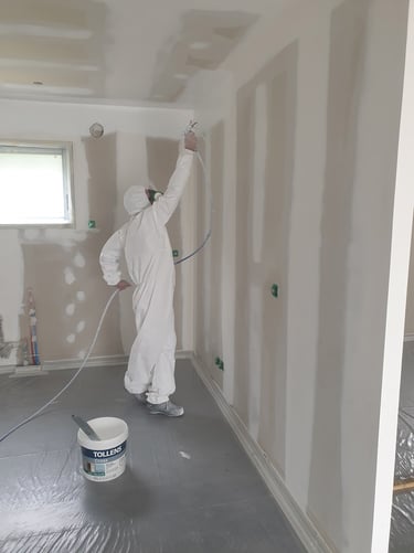 Entreprise de peinture maison en construction