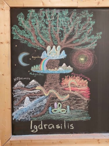 Piešinys ant lentos Klaipėdos Valdorfo mokykloje