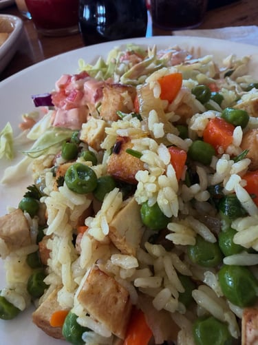 las brasas arroz con pollo, rice, vegetable, and chicken