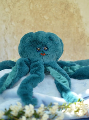 Peluche pieuvre turquoise artisanale aux textures douces
