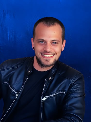 Portrait de Erwan Segura Praticien en psychothérapie et thérapie brève à Vallauris, Antibes et Cannes 