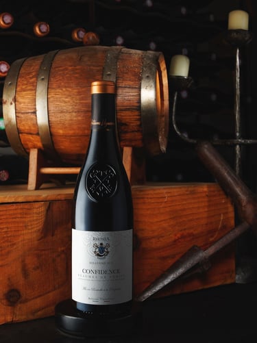 photographie d une bouteille de vin rouge Confidence beaumes de venise 2015