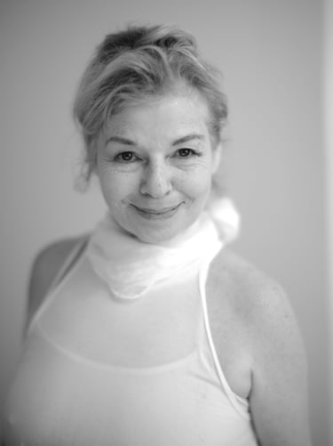 Tarot Reader Los Angeles in person & online tarot readings by Maya Britan psychic artist