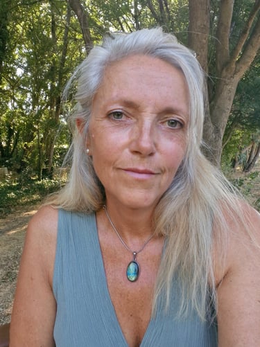 portrait personnelle de Peggy, praticienne en soin de magnétisme et vibratoire
