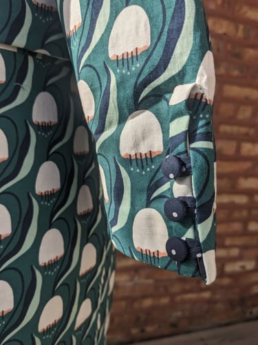 Covered buttons of a green art nouveau 50's inspired cropped jacket