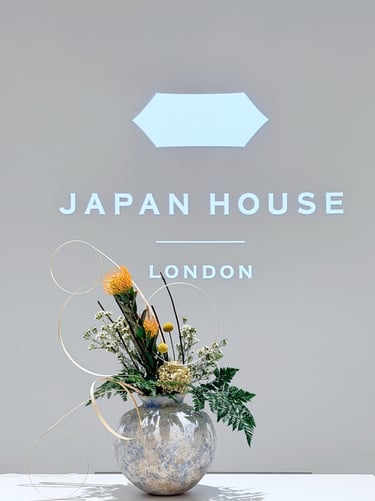 Hyakkō in bloom: flower arranging with exhibition ceramics