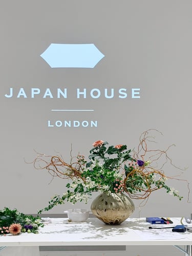Hyakkō in bloom: flower arranging with exhibition ceramics